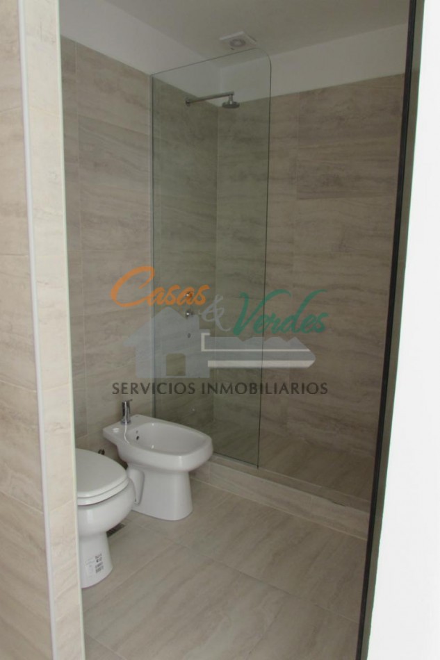 Entrega inmediata. EDIFICIO TANGO VICTORIA, excelente depto. mas de 100m2 cubiertos, 40m2 balcon, piso alto, impresionantes vistas del rio y la ciudad, 2 dormitorios, 3 baños, amenities, cochera
