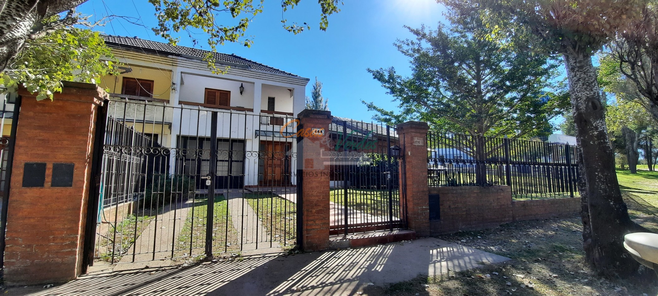 VENTA, hermosa casa con 3 dorm, 2 baños, pileta, parque, excelente ubicacion, Perfecto estado
