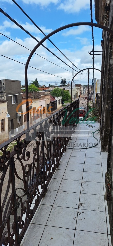 ALQUILER , hermosa casa Antigua totalmente reciclada, grande y con todos los servicios