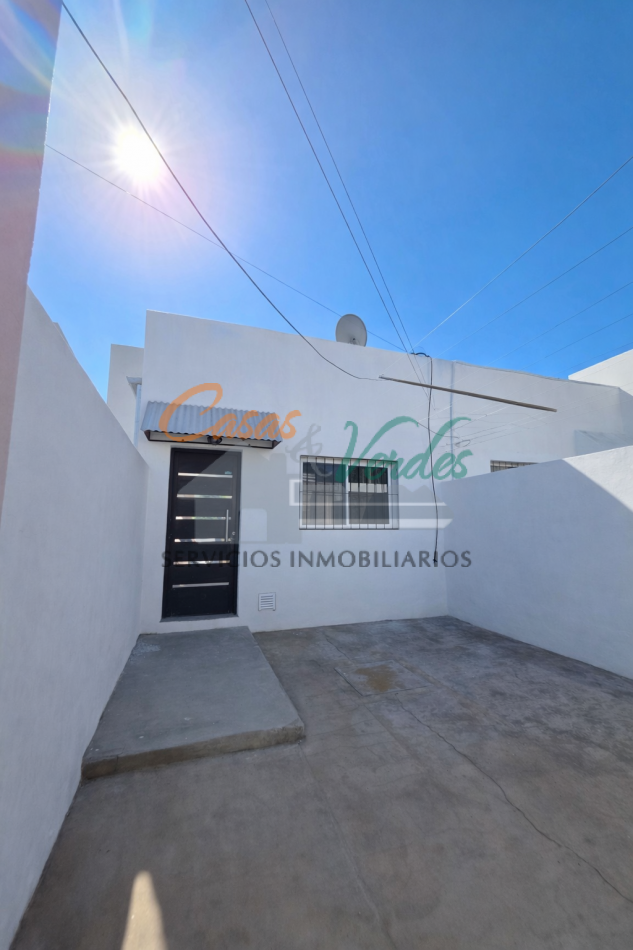 Alquiler casa 2 dorm, cochera, patio, gas natural