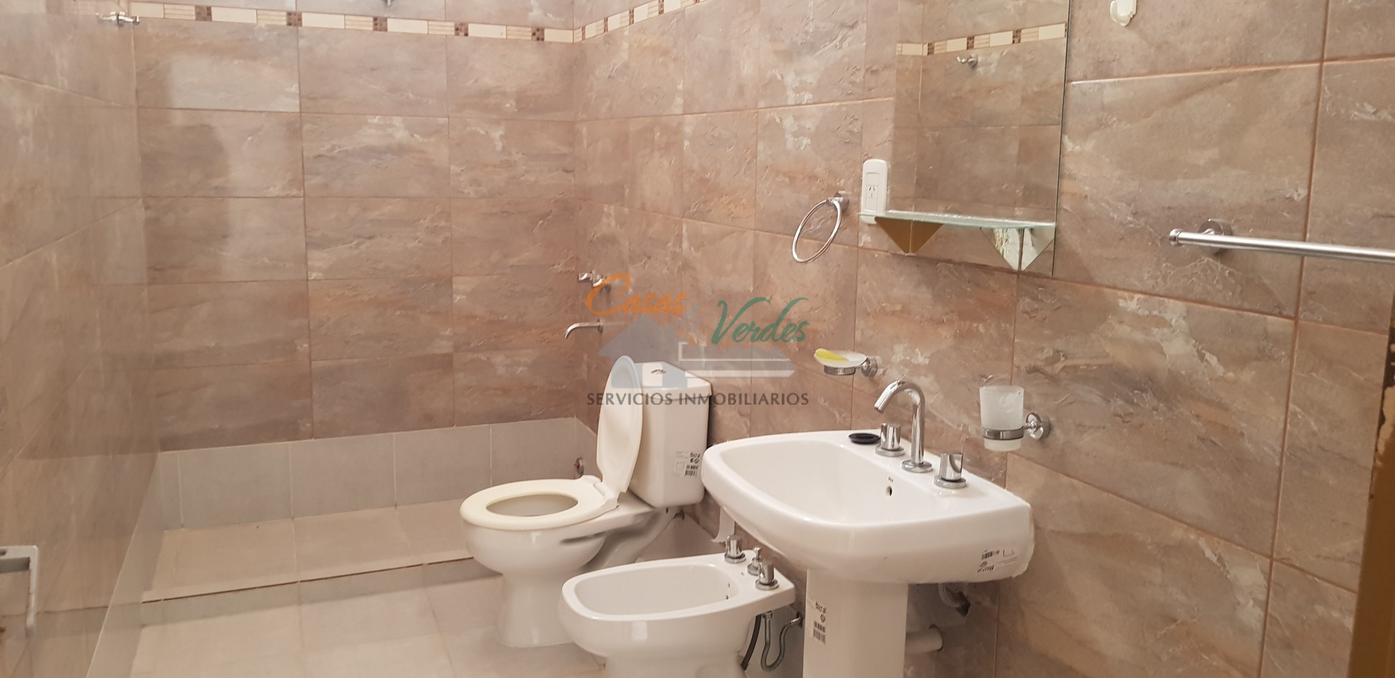 ALQUILER, casa 2 dorm. Gas natural, patio