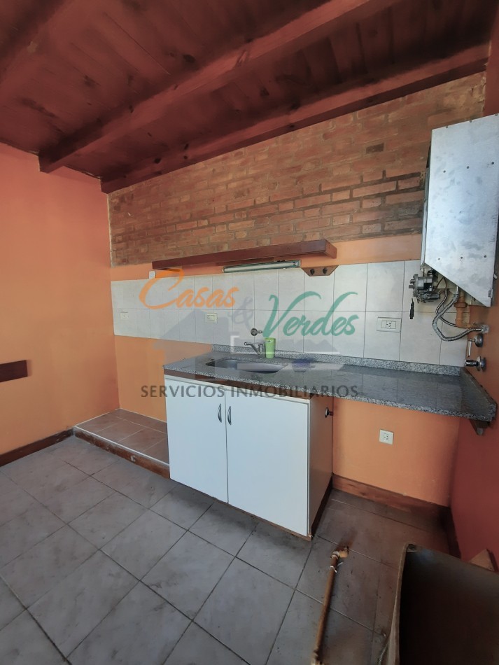 ALQUILER, cabaña zona costanera, 1 dorm, gas natrual, patio.