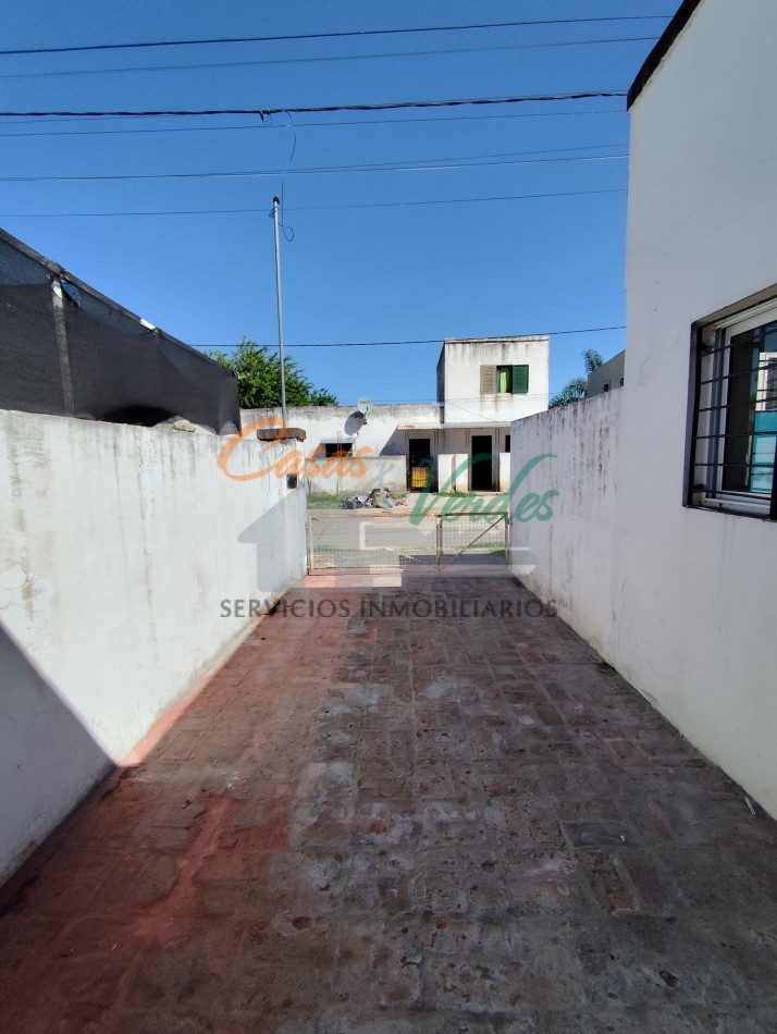 alquiler CASA dos dormitorios, cochera abierta,