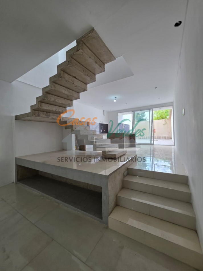 Venta Casa Moderna y Centrica a ESTRENAR