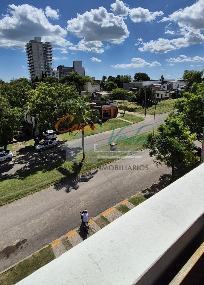 VENTA depto 1 dorm con balcon al Bvar. Moreno