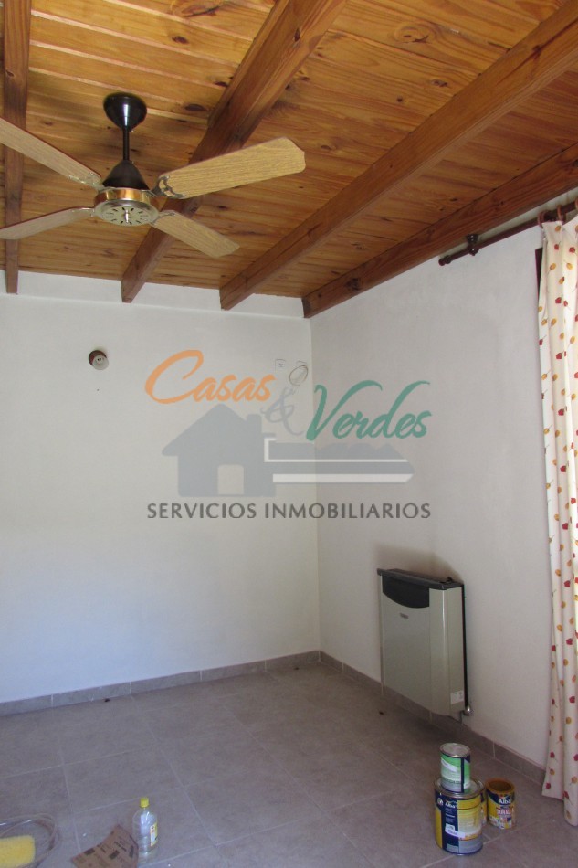 EXCELENTE OPORTUNIDAD, ideal RENTA, tres inmuebles , dos departamentos y una casa, pleno centro , todos los servicios.