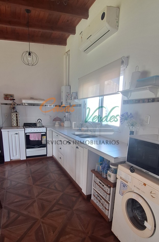 Venta, HERMOSA Y MODERNA CASA, en dos plantas, doble cochera, pileta,