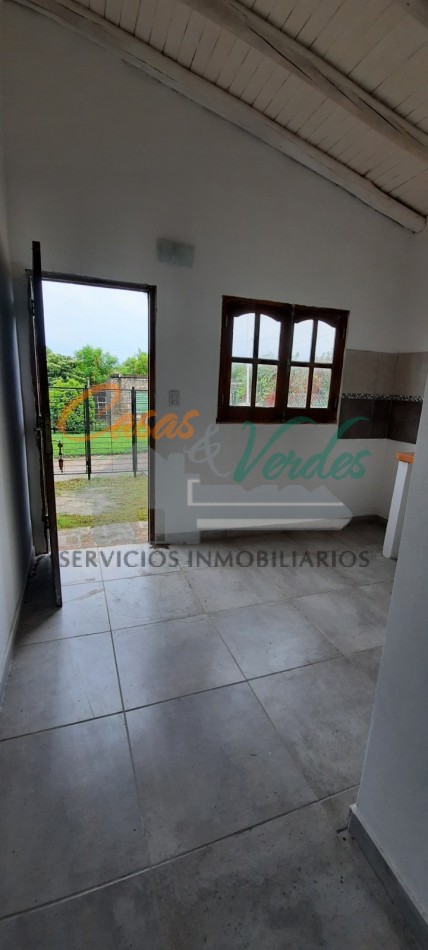 ALQUILER Casa 1 Dormitorio, entrada para auto