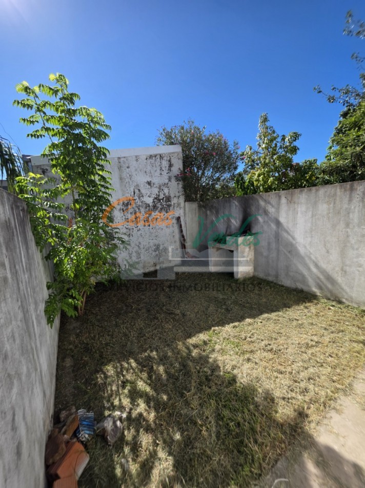 Alquiler casa 2 dorm, cochera, patio, gas natural