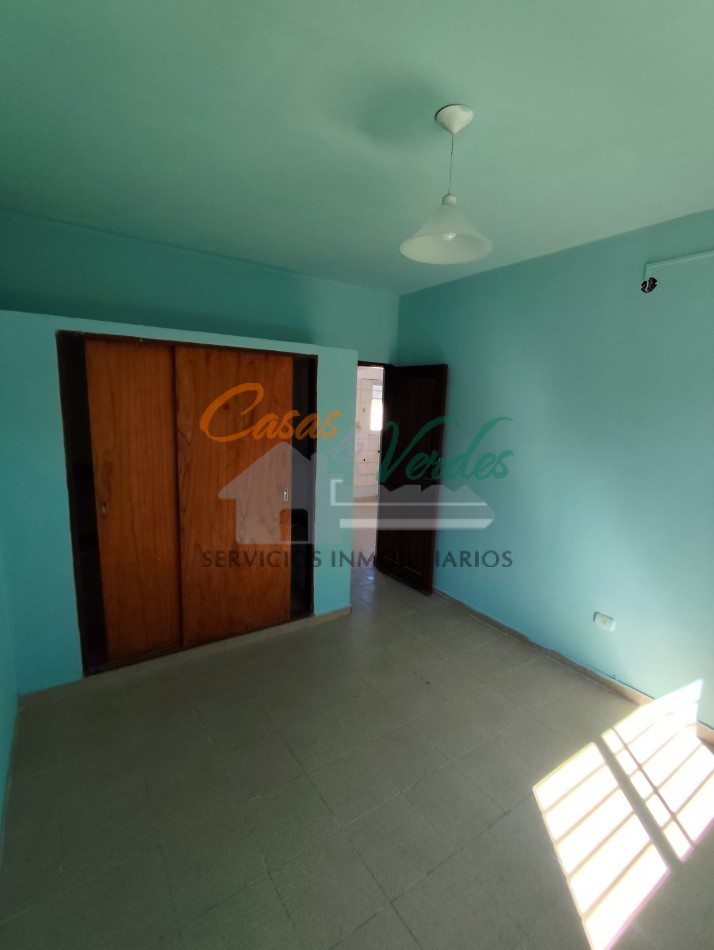 alquiler CASA dos dormitorios, cochera abierta,
