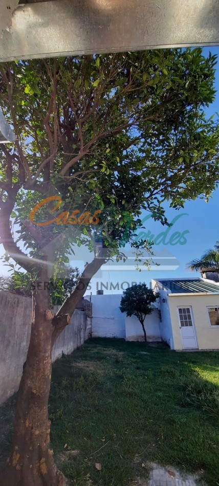 Alquiler , CASA de dos/tres dormitorios, patio, buena ubicacion