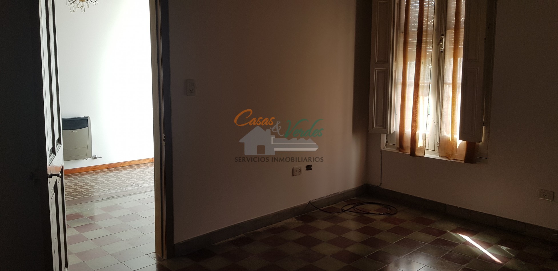 ALQUILER, casa 2 dorm. Gas natural, patio