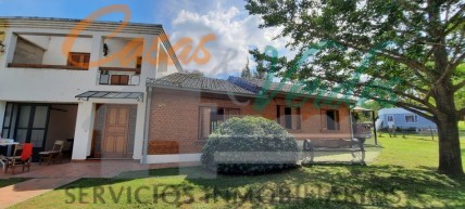 VENTA, hermosa casa con 3 dorm, 2 baños, pileta, parque, excelente ubicacion, Perfecto estado