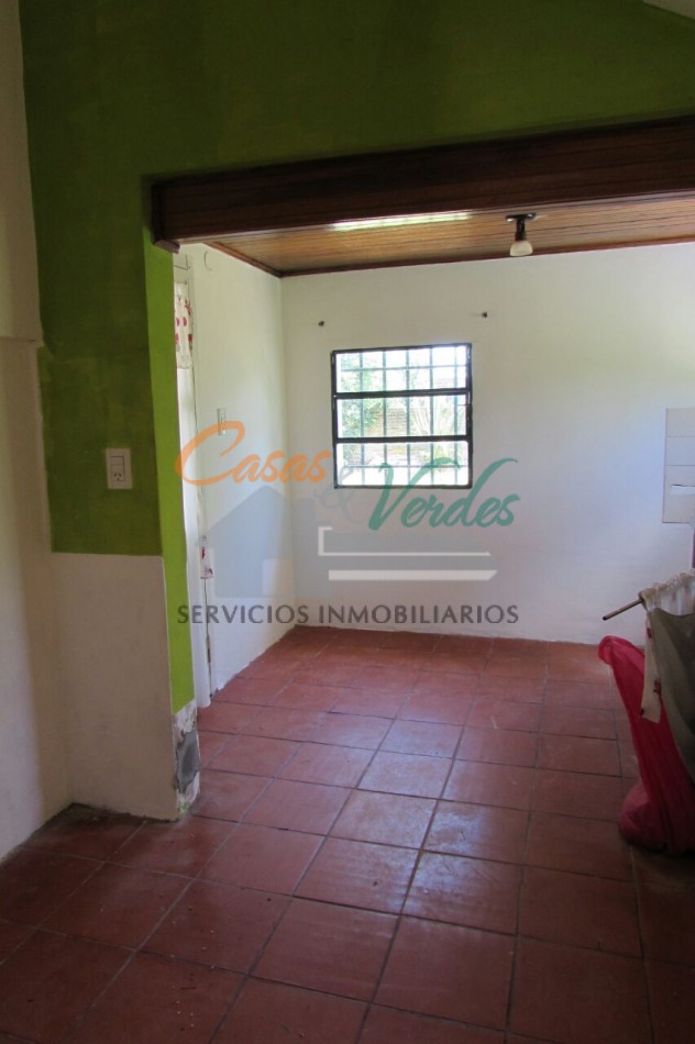 EXCELENTE OPORTUNIDAD, ideal RENTA, tres inmuebles , dos departamentos y una casa, pleno centro , todos los servicios.