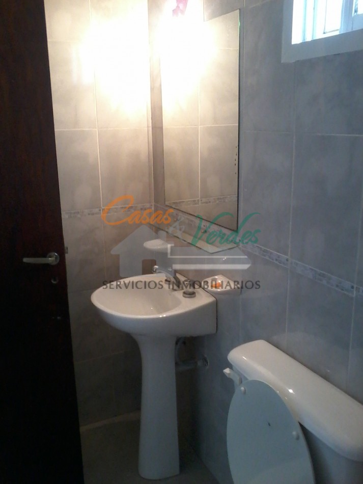 VENTA casa 2 dorm, cochera, patio, gas natural excelente ubicacion