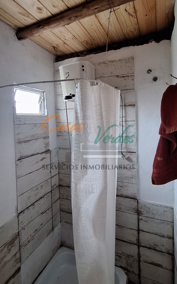 Casa pequeña, con pileta y quincho, IDEAL inversores, calle Guemes y Paso de la Patria