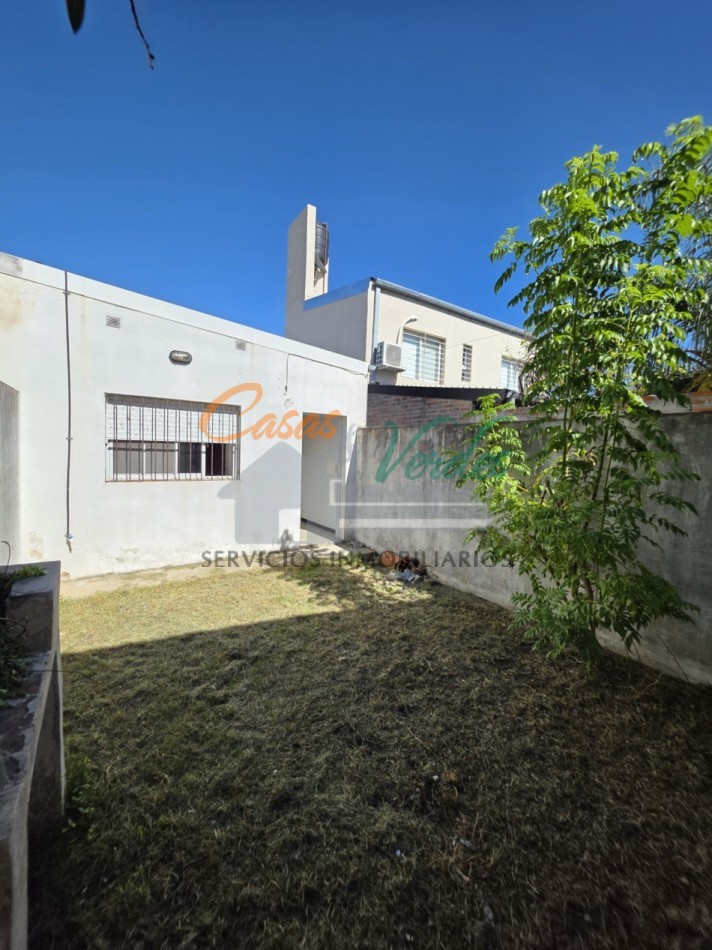 Alquiler casa 2 dorm, cochera, patio, gas natural