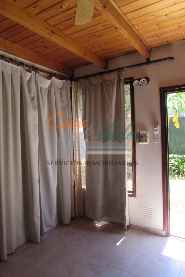 EXCELENTE OPORTUNIDAD, ideal RENTA, tres inmuebles , dos departamentos y una casa, pleno centro , todos los servicios.