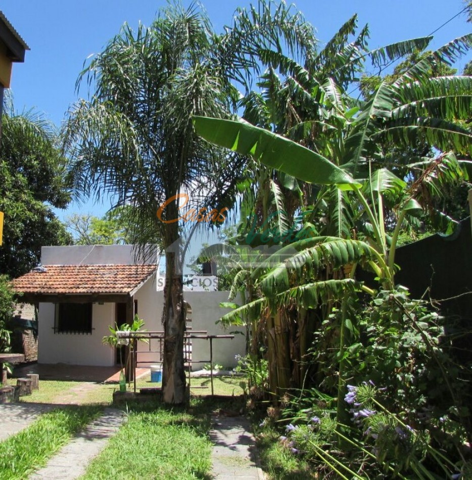 EXCELENTE OPORTUNIDAD, ideal RENTA, tres inmuebles , dos departamentos y una casa, pleno centro , todos los servicios.