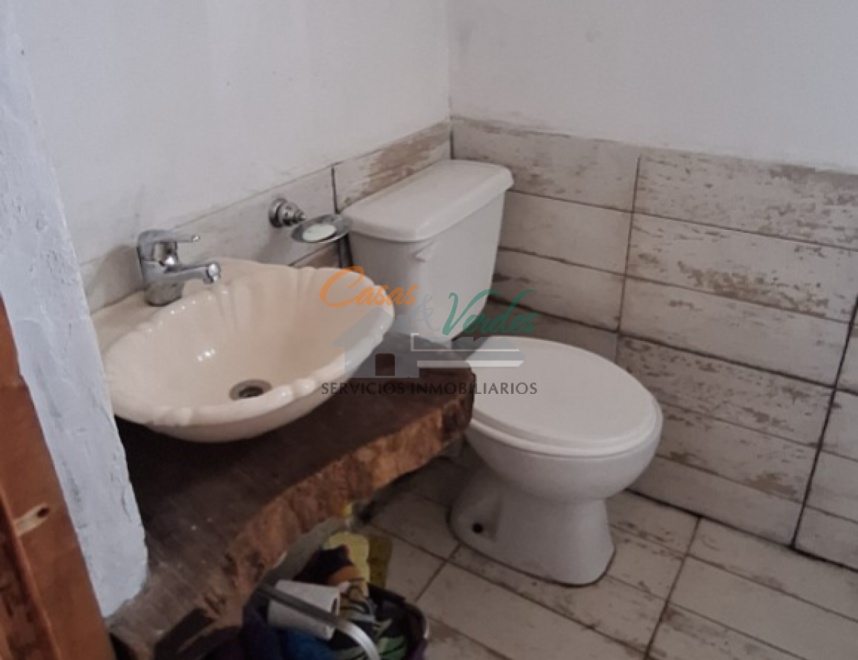 Casa pequeña, con pileta y quincho, IDEAL inversores, calle Guemes y Paso de la Patria
