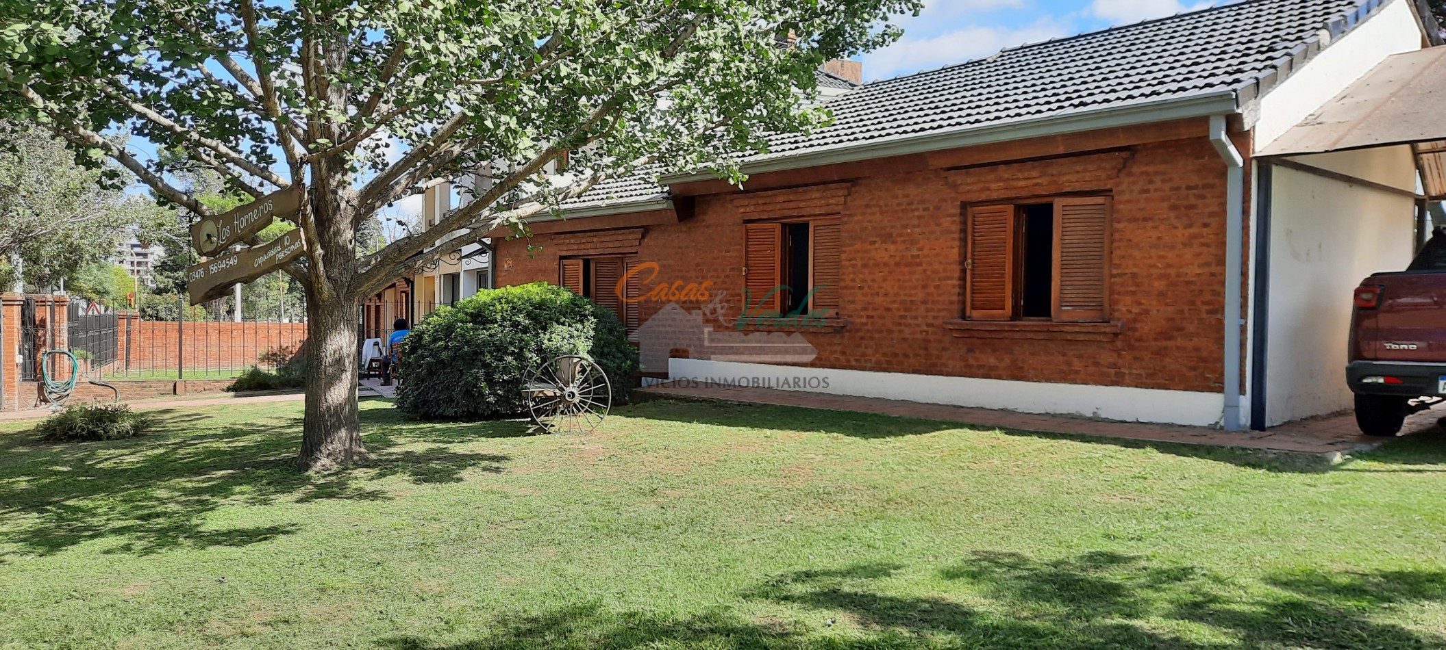 VENTA, hermosa casa con 3 dorm, 2 baños, pileta, parque, excelente ubicacion, Perfecto estado