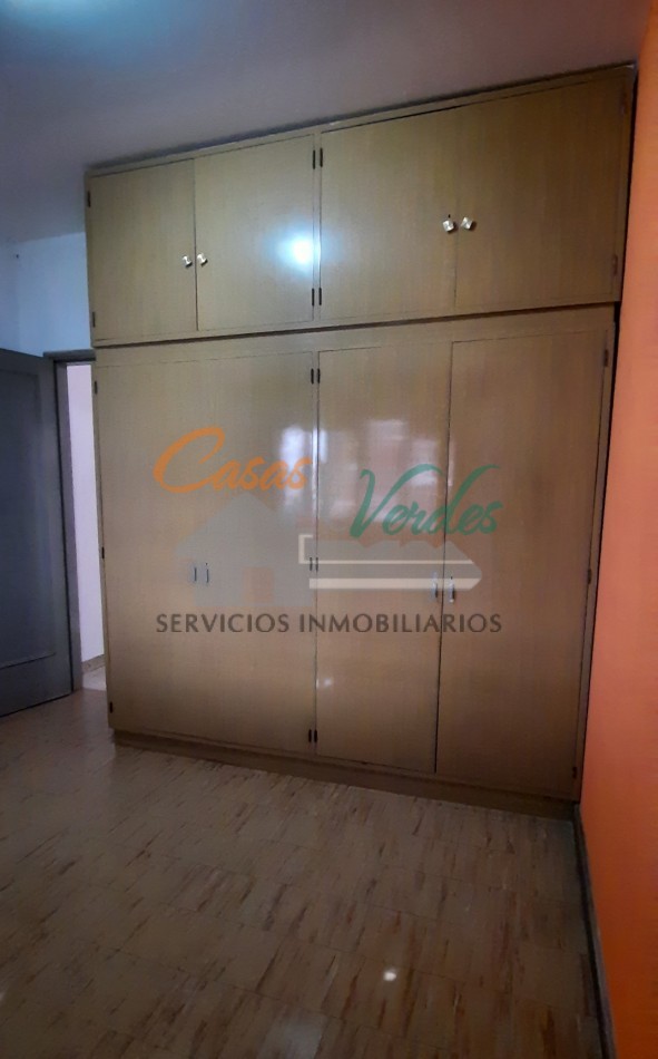 VENTA, casa Centrica, 2 dorm en pb , dependencias vs, cochera, en planta alta 2 dormitorios, terraza, baño lavadero