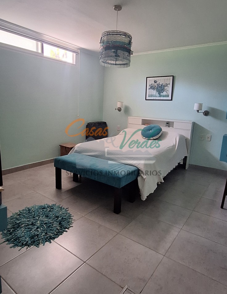 Venta, HERMOSA Y MODERNA CASA, en dos plantas, doble cochera, pileta,