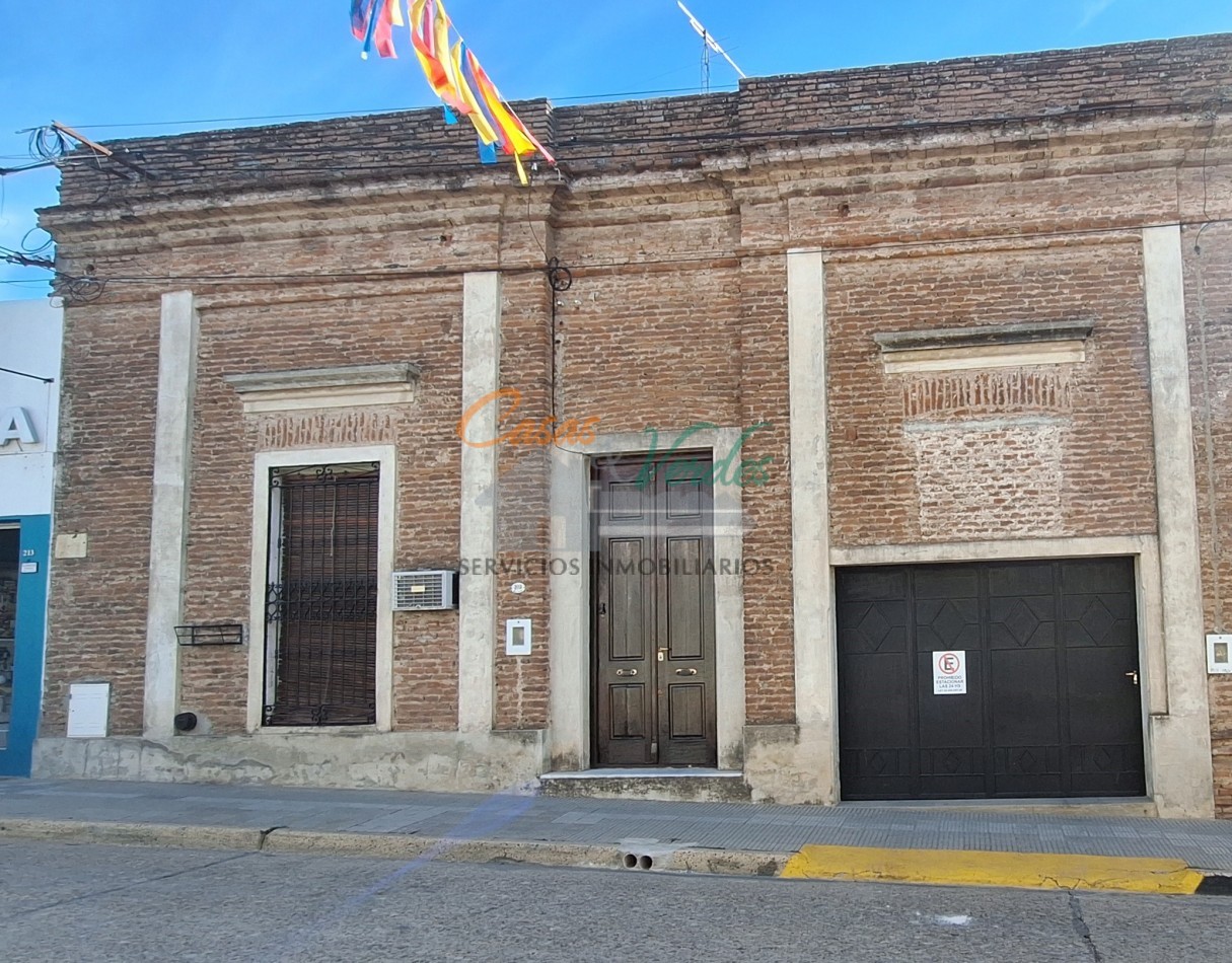Casa Antigua en ubicacion Centrica, zona comercial, muy buen estado