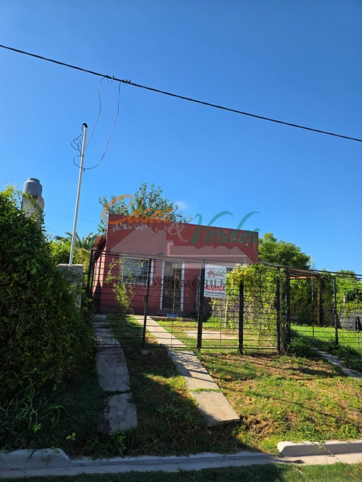 ALQUILER Casa 1 Dormitorio, entrada para auto