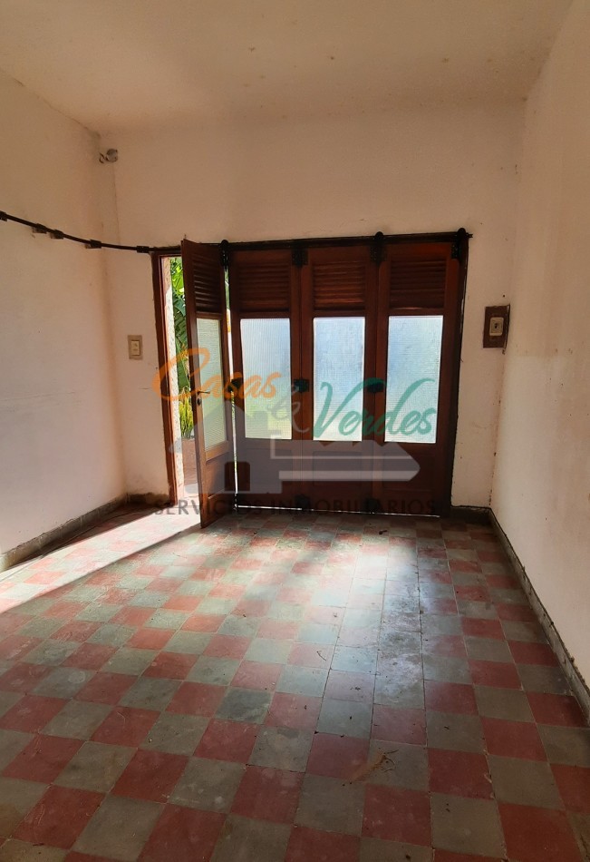 VENTA, casa Centrica, 2 dorm en pb , dependencias vs, cochera, en planta alta 2 dormitorios, terraza, baño lavadero