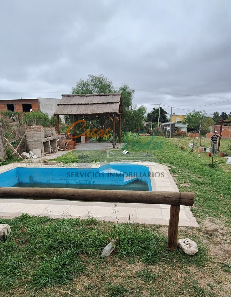 Casa pequeña, con pileta y quincho, IDEAL inversores, calle Guemes y Paso de la Patria