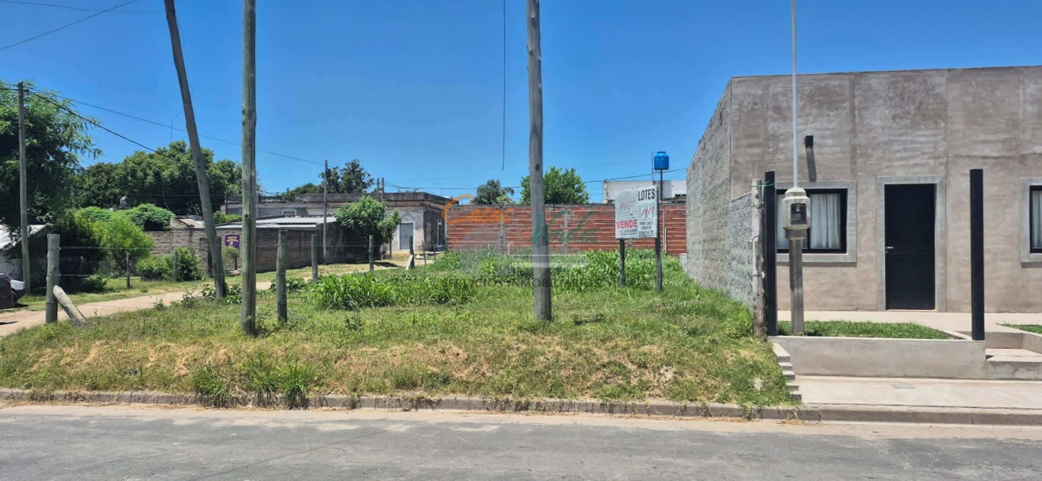 VENTA, terreno en ESQUINA, 10m por calle Congreso, 24m. por calle Ituzaingo, servicios de luz, agua y cloacas.- Calle principal de ingreso a la ciudad.-