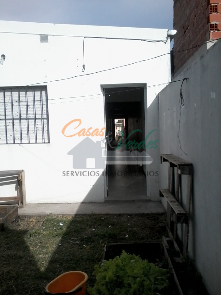 VENTA casa 2 dorm, cochera, patio, gas natural excelente ubicacion
