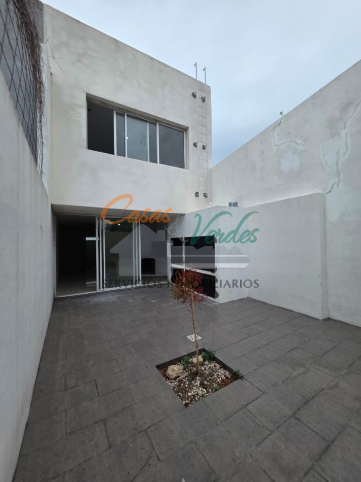 Venta Casa Moderna y Centrica a ESTRENAR