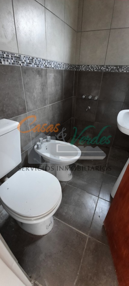 ALQUILER Casa 1 Dormitorio, entrada para auto