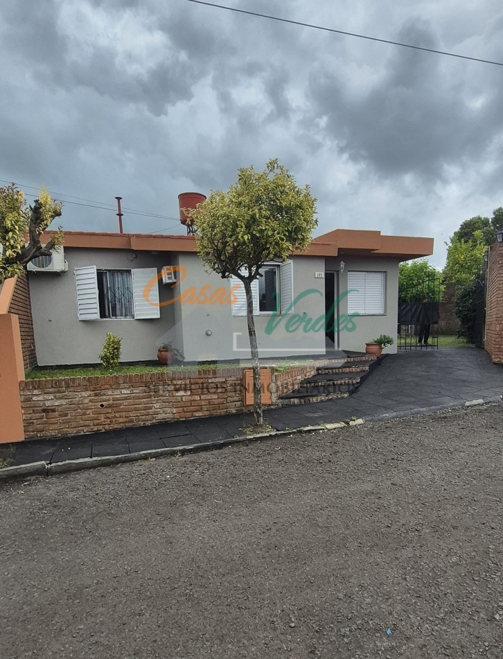 VENTA, hermosa casa de 3 dormitorios, quincho, patio