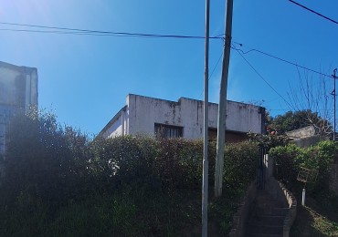 VENTA, casa dos dormitorios, living cocina, MUY AMPLIO PATIO espacio verde