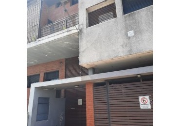 VENTA depto de 1 dormitorio, contrafente, con muy buena ventilacion cruzada, moderno, en 1 r piso por escaleras