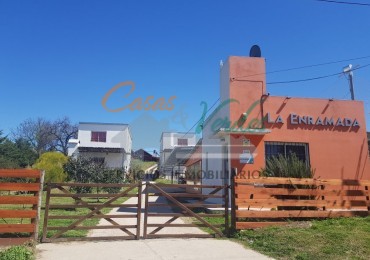 CABAÑAS TURISTICAS, con Cancha de futbol 5, salon tipo comedor al frente y Salon de Eventos, 7 cabañas + casa principal, hermosa vista al rio