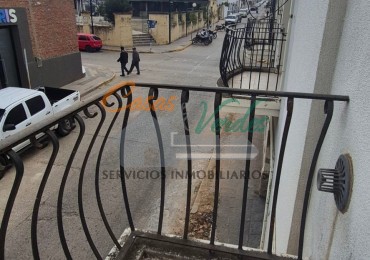 ALQUILER, Casa pleno centro, dos dorm. gas natural, 2 baños