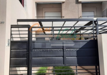 Casa tipo duplex, dos dorm, cochera, dos baños,