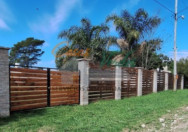 VENTA, chacra con casa y pileta en esquina, Antelo