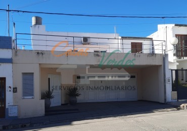 Venta, HERMOSA Y MODERNA CASA, en dos plantas, doble cochera, pileta,