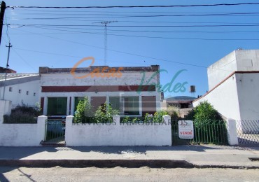 Casa muy buena ubicacion, calle Laprida casi Cuneo, con dos dorm, buen terreno