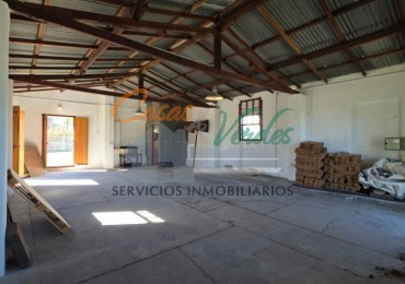 ALQUILER espacio comercial, en esquina, dos galpones , Rotonda acceso vial con Rosario