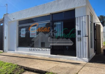ALQUILER, Salon comercial amplio MAS entrada para vehiculos, patio trasero