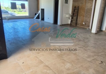 ALQUILER, Salon comercial amplio MAS entrada para vehiculos, patio trasero