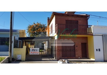 ALQUILER, Entre Rios, Victoria, casa 3 dorm, 2 baños, amplio Patio, cochera