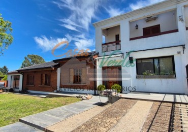 VENTA, excelente casa de 4 dorm, amplio patio, piscina