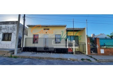 Alquiler , CASA de dos/tres dormitorios, patio, buena ubicacion